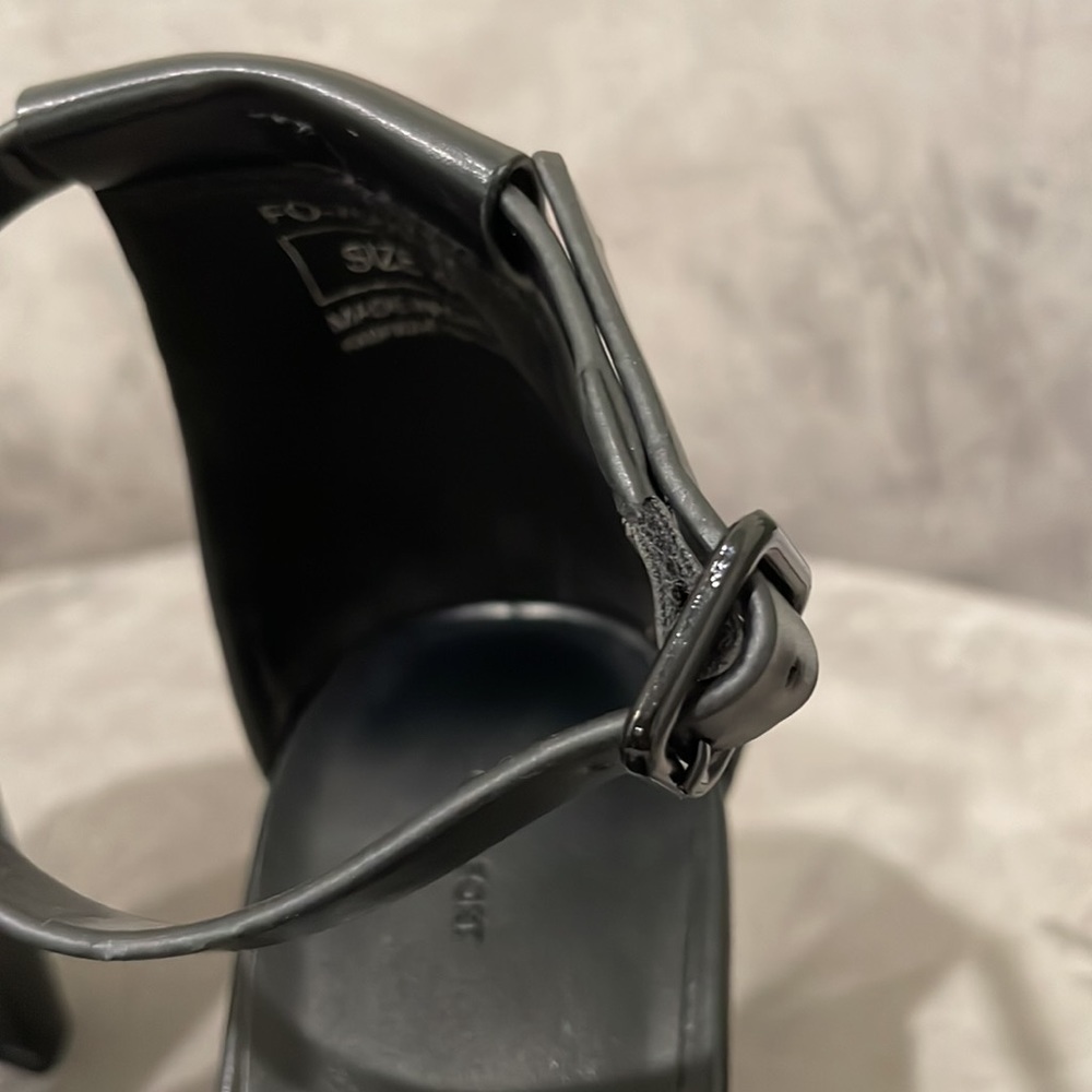 OAK + FORT Black Minimalist Ankle-Strap Block Heel Sandals - Picture 10 of 13